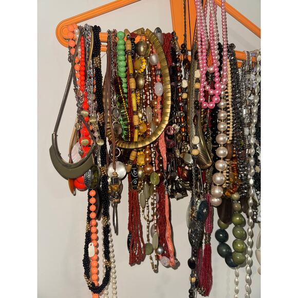 Over 6 Lbs Vintage And Costume Necklaces Multi Color Beaded Statement Lot - Picture 8 of 11